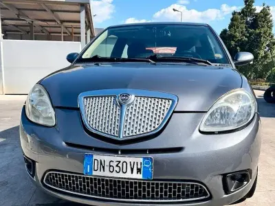 Usata Lancia Ypsilon 60 CV (44 kW) 2008 Bluazzurro Utilitaria