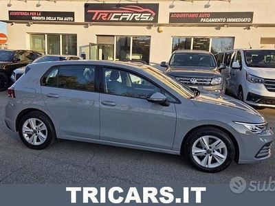 Usata VW Golf VIII Life 110 CV (80 kW) 2023 Grigio Berlina