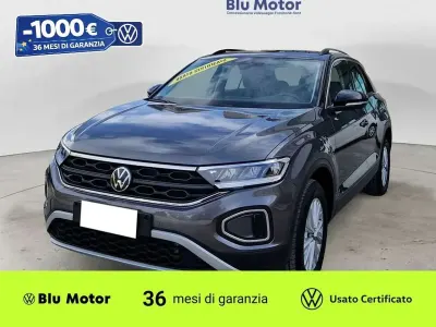 Usata VW T-Roc Life 116 CV (85 kW) 2025 Indium grey metallizzato nero SUV
