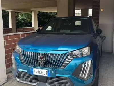 Nuova Peugeot 2008 Allure 101 CV (74 kW) 2025 Bluazzurro SUV
