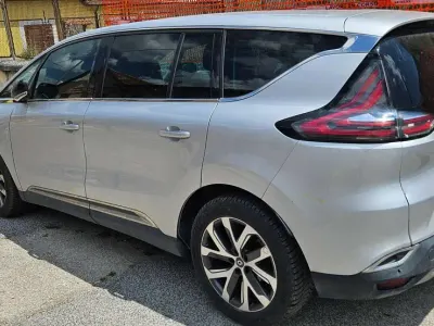 Usata Renault Espace Intens 160 CV (117 kW) 2016 Argento Monovolume
