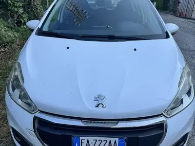 Usata Peugeot 208 Active 82 CV (60 kW) 2015 Utilitaria