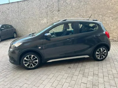 Usata Opel Karl Rocks 73 CV (53 kW) 2017 Nero Utilitaria