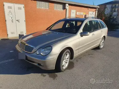Usata Mercedes C220 Elegance 143 CV (105 kW) 2002 Marrone Station wagon