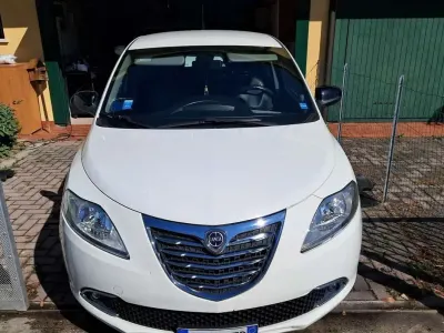 Usata Lancia Ypsilon Gold 95 CV (69 kW) 2013 Utilitaria