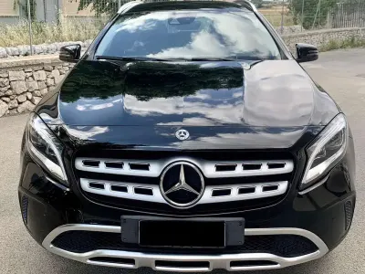 Begagnad Mercedes GLA180 109 HK (80 kW) 2018 Svart SUV