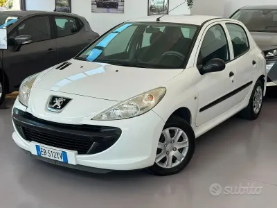 Usata Peugeot 206 60 CV (44 kW) 2010 Bianco Berlina