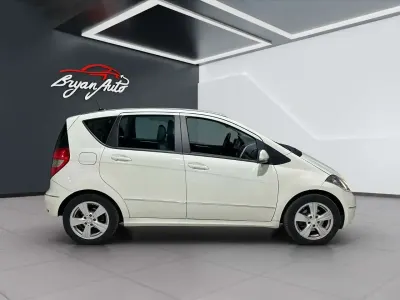 Käytetty Mercedes A180 Premium 109 HP (80 kW) 2011 Valkoinen Tila-auto