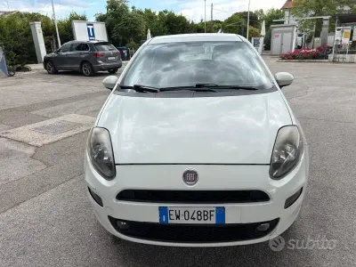 Gebraucht Fiat Punto Lounge 70 PS (51 kW) 2014 Weiß Kleinwagen