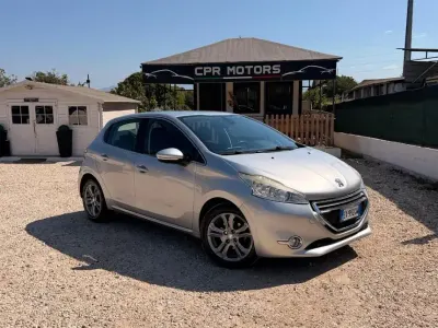 Usata Peugeot 208 Active 82 CV (60 kW) 2015 Argento Utilitaria