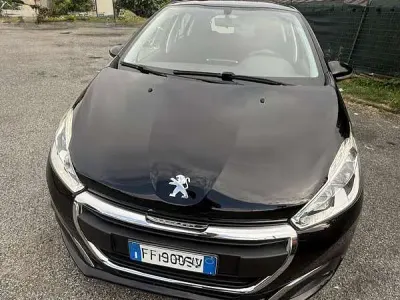 Usata Peugeot 208 75 CV (55 kW) 2018 Nero Utilitaria
