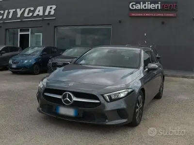 Usata Mercedes A180 Business 116 CV (85 kW) 2020 Grigio Berlina