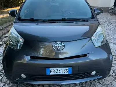 Usata Toyota iQ Executive 99 CV (72 kW) 2010 Utilitaria