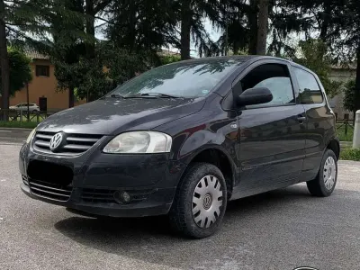Usata VW Fox 69 CV (50 kW) 2008 Grigio scuro Utilitaria