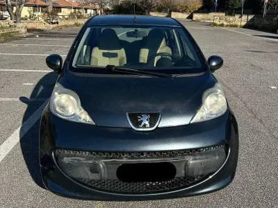 Begagnad Peugeot 107 68 HK (50 kW) 2007 Grå Halvkombi