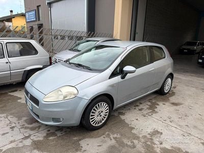 Usata Fiat Grande Punto Dynamic 65 CV (47 kW) 2008 Grigio Utilitaria