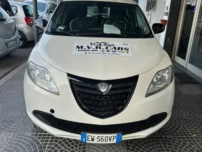 Usata Lancia Ypsilon 80 CV (58 kW) 2014 Bianco Utilitaria