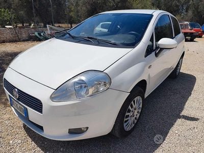 Bianco Usata 2009 Fiat Grande Punto Utilitaria | 2800 € (Buon prezzo)