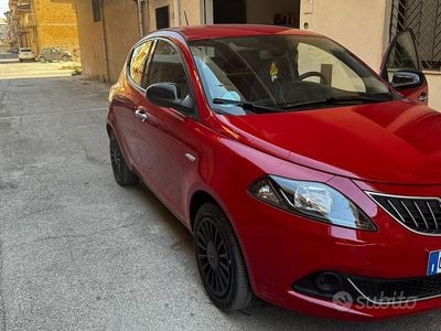 Usata Lancia Ypsilon Gold 69 CV (50 kW) 2022 Rosso Utilitaria