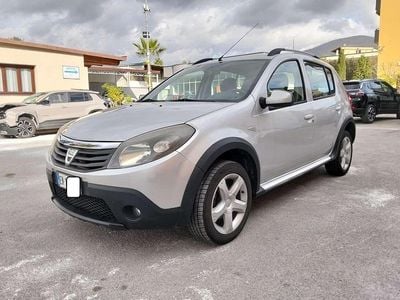 Usata Dacia Sandero Stepway 84 CV (61 kW) 2012 Argento Berlina