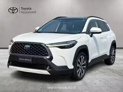 Usata Toyota Corolla Cross Lounge 197 CV (144 kW) 2023 Bianco SUV