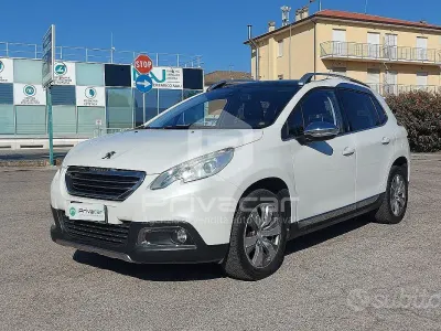 Usata Peugeot 2008 Allure 82 CV (60 kW) 2015 Bianco SUV