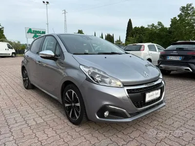 Usata Peugeot 208 83 CV (61 kW) 2019 Grigio Utilitaria
