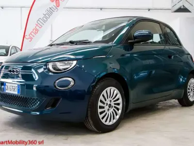 Usata Fiat 500e 42 kW (58 CV) 2023 Blu oceano Cabrio