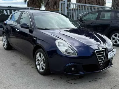 Usata Alfa Romeo Giulietta Distinctive 170 CV (125 kW) 2011 Blu/azzurro Utilitaria