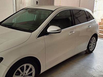 Usata Mercedes B180 136 CV (100 kW) 2019 Bianco Monovolume