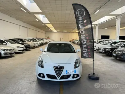 Usata Alfa Romeo Giulietta Distinctive 105 CV (77 kW) 2015 Bianco Utilitaria