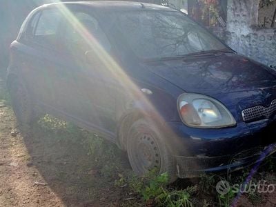 Usata Toyota Yaris 2000 Blu Berlina