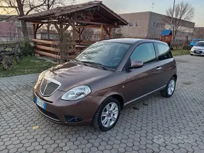 Begagnad Lancia Ypsilon 90 HK (66 kW) 2010 Brun Halvkombi