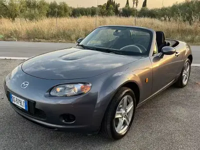 Usata Mazda MX5 126 CV (92 kW) 2007 Grigio Cabrio