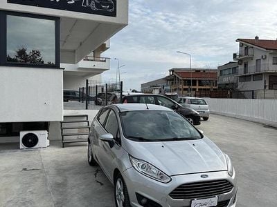 Usata Ford Fiesta Titanium 75 CV (55 kW) 2015 Grigio Berlina