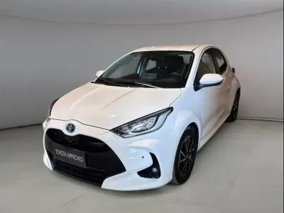 Usata Toyota Yaris Hybrid Trend 92 CV (67 kW) 2024 Bianco Berlina