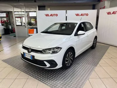 Usata VW Polo Life 95 CV (69 kW) 2023 Bianco Utilitaria