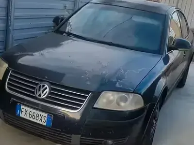 Usata VW Passat 75 CV (55 kW) 2004 Blu Berlina