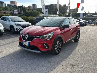 Usata Renault Captur Engineered 143 CV (105 kW) 2023 Rosso SUV