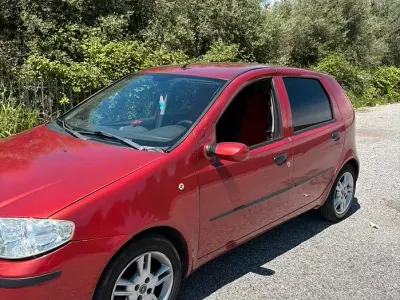 Usata Fiat Punto Dynamic 69 CV (50 kW) 2006 Rosso Utilitaria