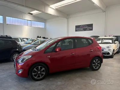 Begagnad Hyundai ix20 Comfort 90 HK (66 kW) 2016 Röd Halvkombi