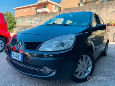 Usata Renault Scénic III 110 CV (80 kW) 2009 Nero Monovolume