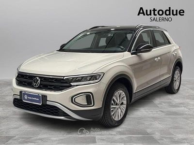 Usata VW T-Roc Life 110 CV (80 kW) 2023 Ascot grey SUV