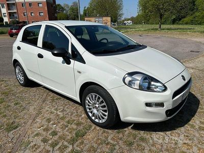 Usata Fiat Punto Lounge 77 CV (56 kW) 2017 Utilitaria