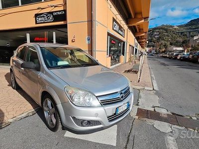 Usata Opel Astra Cosmo 110 CV (80 kW) 2008 Grigio Berlina