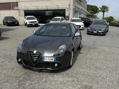 Usata Alfa Romeo Giulietta Exclusive 174 CV (127 kW) 2015 Grigio Utilitaria
