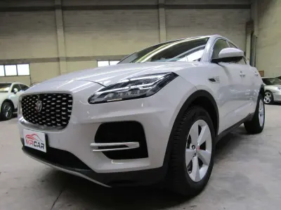 Usata Jaguar E-Pace R-Dynamic 163 CV (119 kW) 2021 Grigio gesso chalk SUV