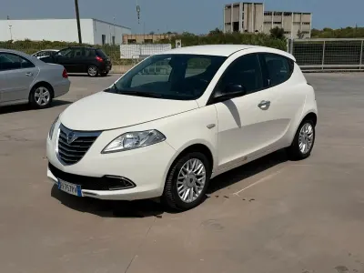 Usata Lancia Ypsilon Gold 95 CV (69 kW) 2014 Bianco Utilitaria