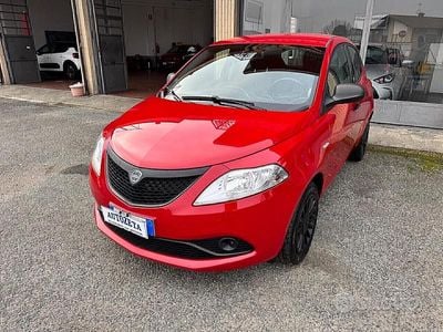 Usata Lancia Ypsilon Silver 69 CV (50 kW) 2020 Rosso Utilitaria