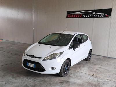 Usata Ford Fiesta 60 CV (44 kW) 2011 Bianco Utilitaria